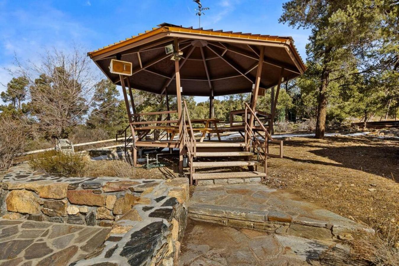 Steel Pine Lodge A Rustic Mountain Retreat Views Baldwin Lake Eksteriør bilde