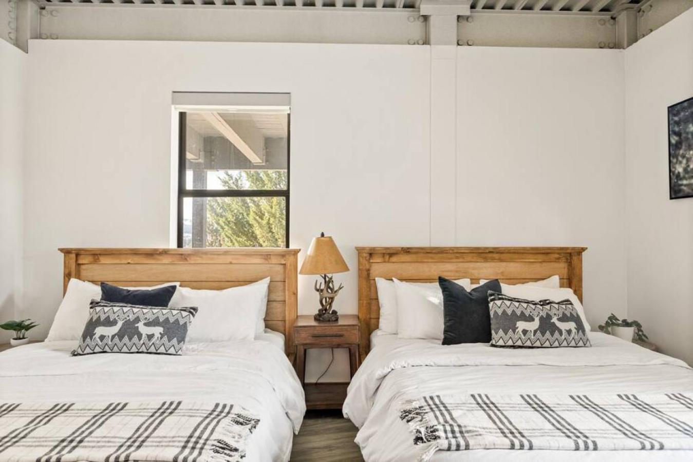Steel Pine Lodge A Rustic Mountain Retreat Views Baldwin Lake Eksteriør bilde