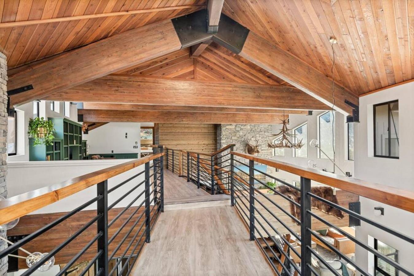 Steel Pine Lodge A Rustic Mountain Retreat Views Baldwin Lake Eksteriør bilde