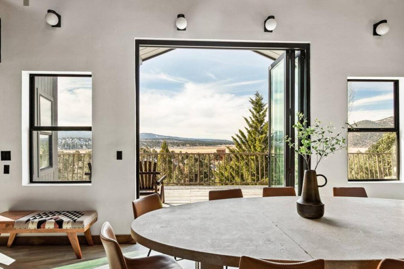 Steel Pine Lodge A Rustic Mountain Retreat Views Baldwin Lake Eksteriør bilde