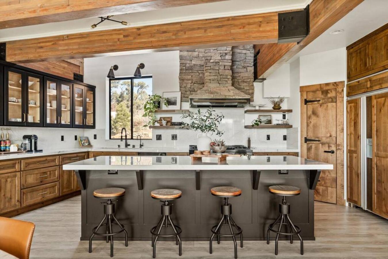Steel Pine Lodge A Rustic Mountain Retreat Views Baldwin Lake Eksteriør bilde