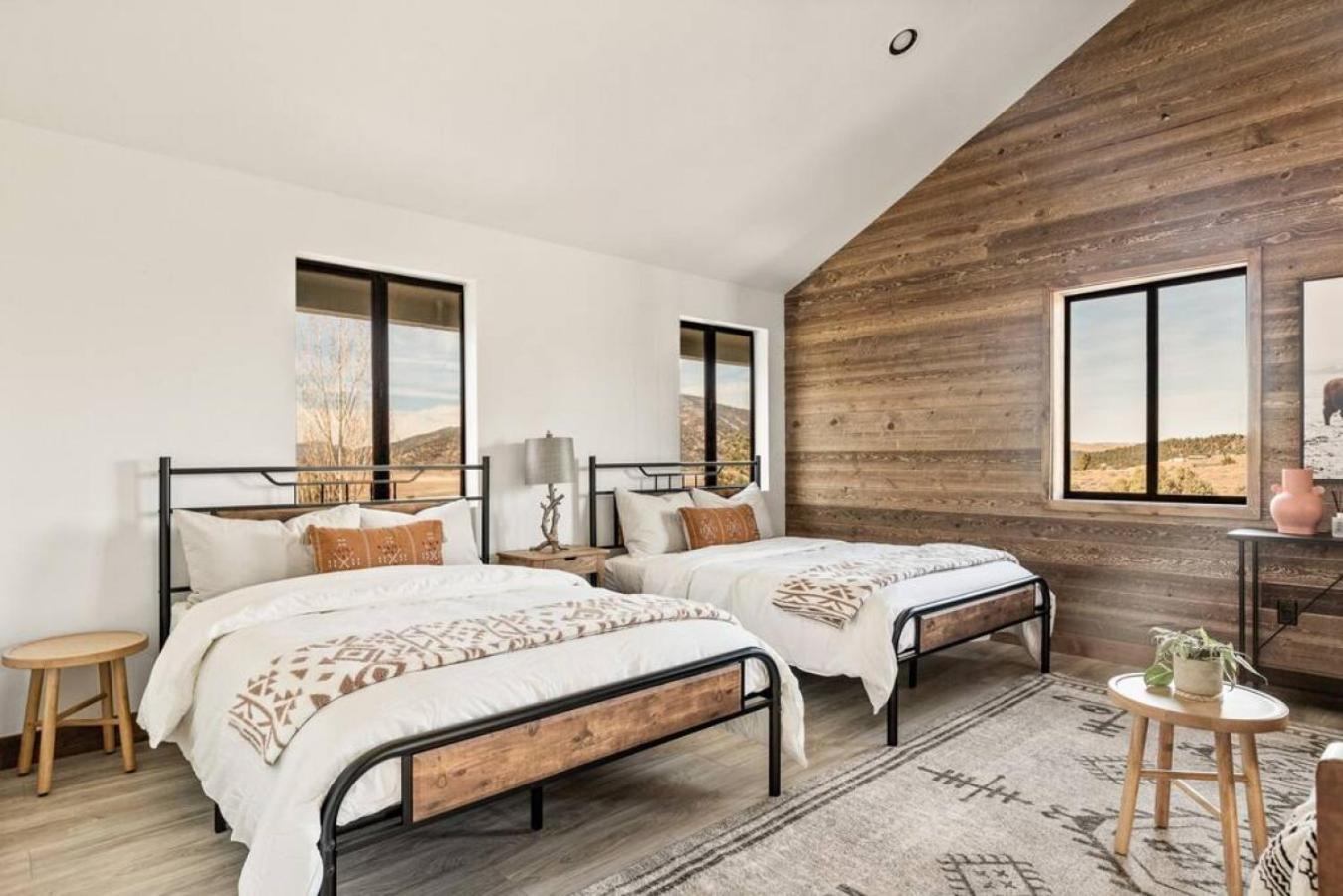 Steel Pine Lodge A Rustic Mountain Retreat Views Baldwin Lake Eksteriør bilde